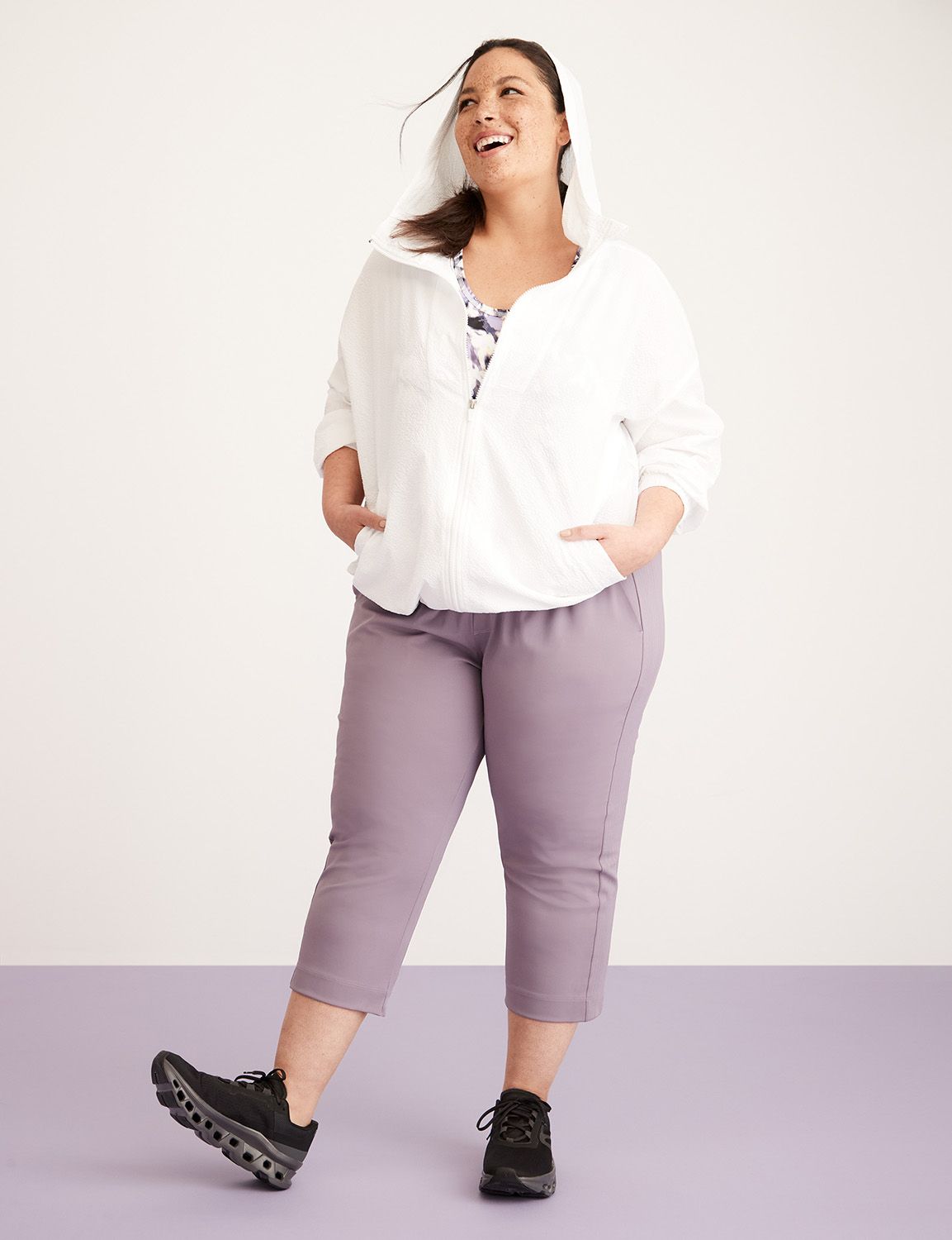 LIVI Mid Rise Knit Interlock Capri Product Image 4