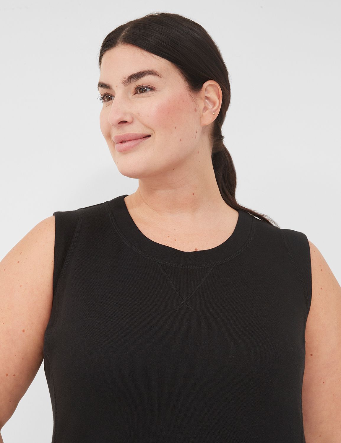 LIVI Sleeveless Crew Neckline Frenc Product Image 3