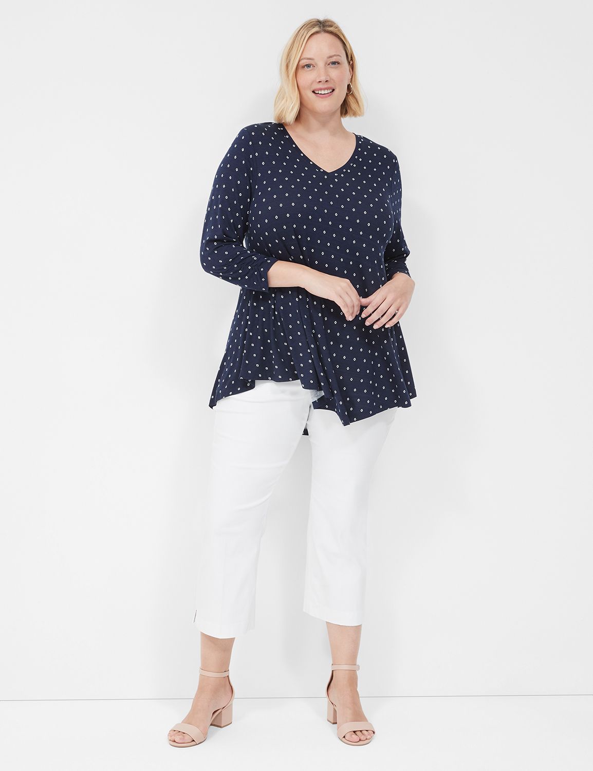 WV 3/4 Ruched Sleeve V-Neck Swing T Product Image 3