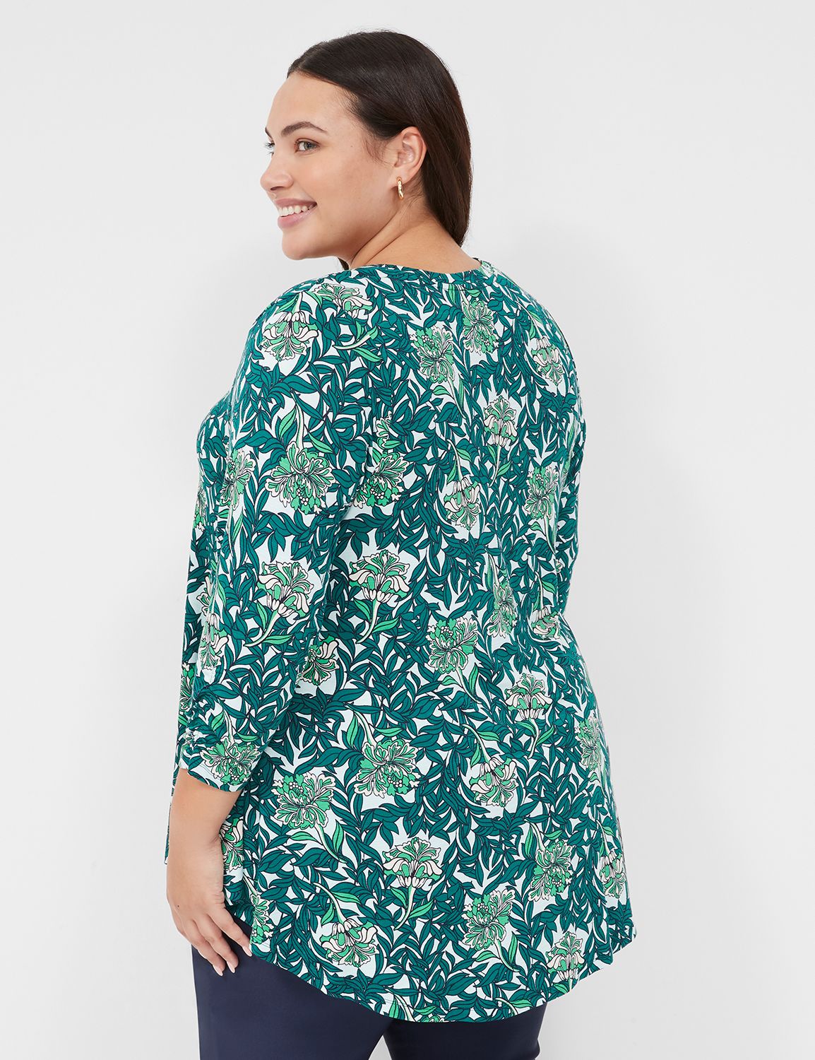 WV 3/4 Ruched Sleeve V-Neck Swing T Product Image 2