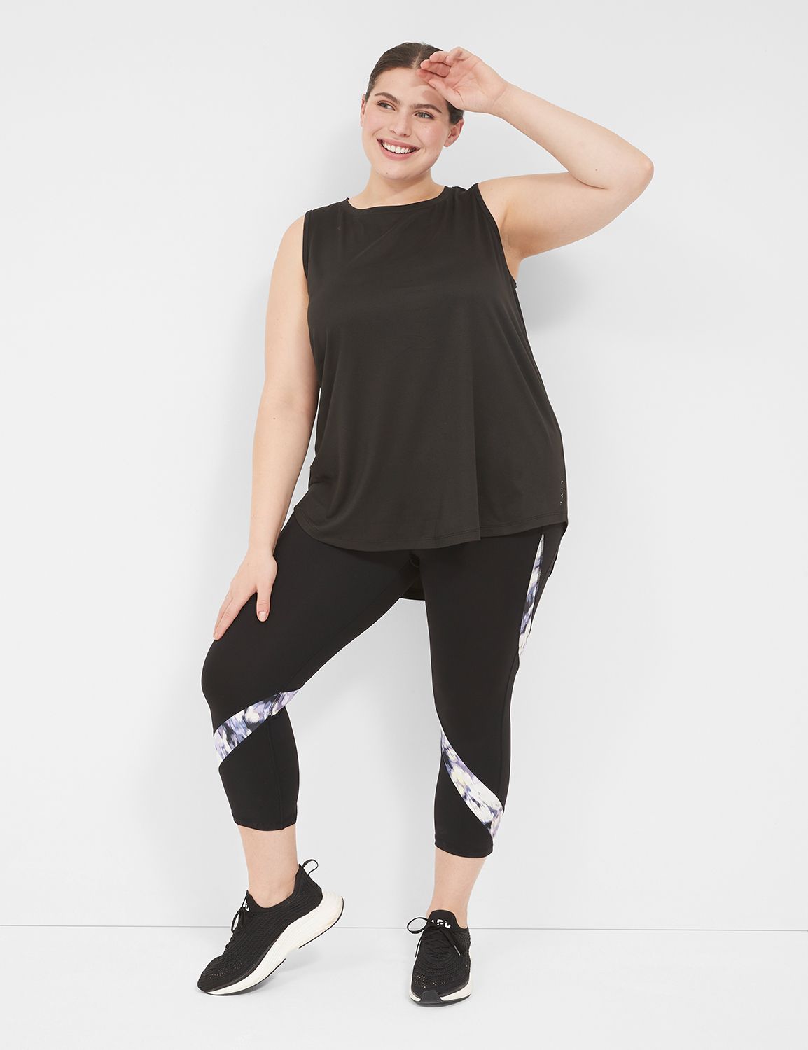 LIVI Sleeveless Crew Neckline V Bac Product Image 3
