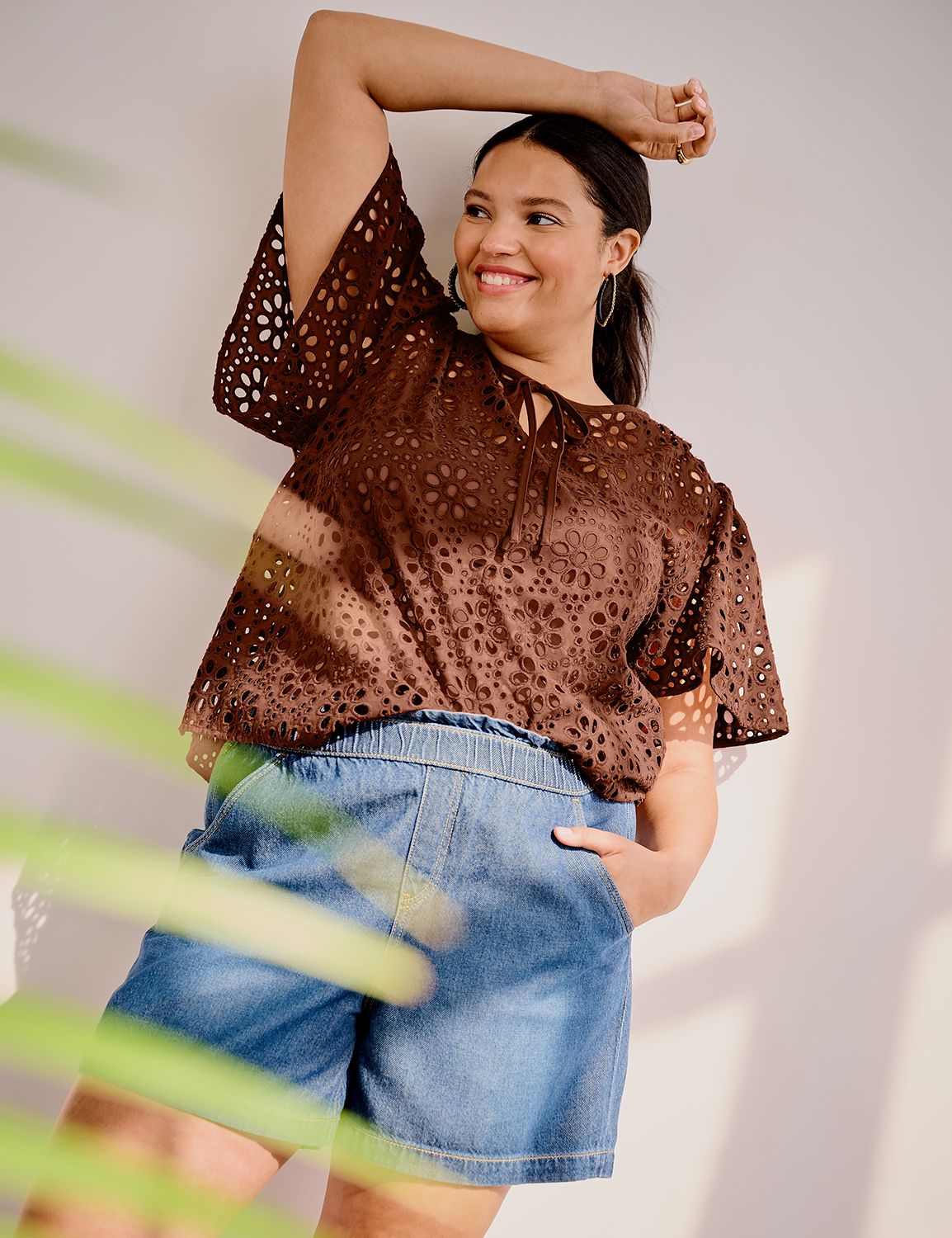 *FLIRTY SHORT- MEDIUM WASH 1140694 Product Image 4