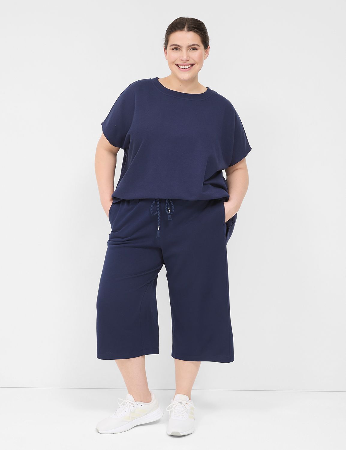 Livi Mid Rise French Terry Capri Re Product Image 3