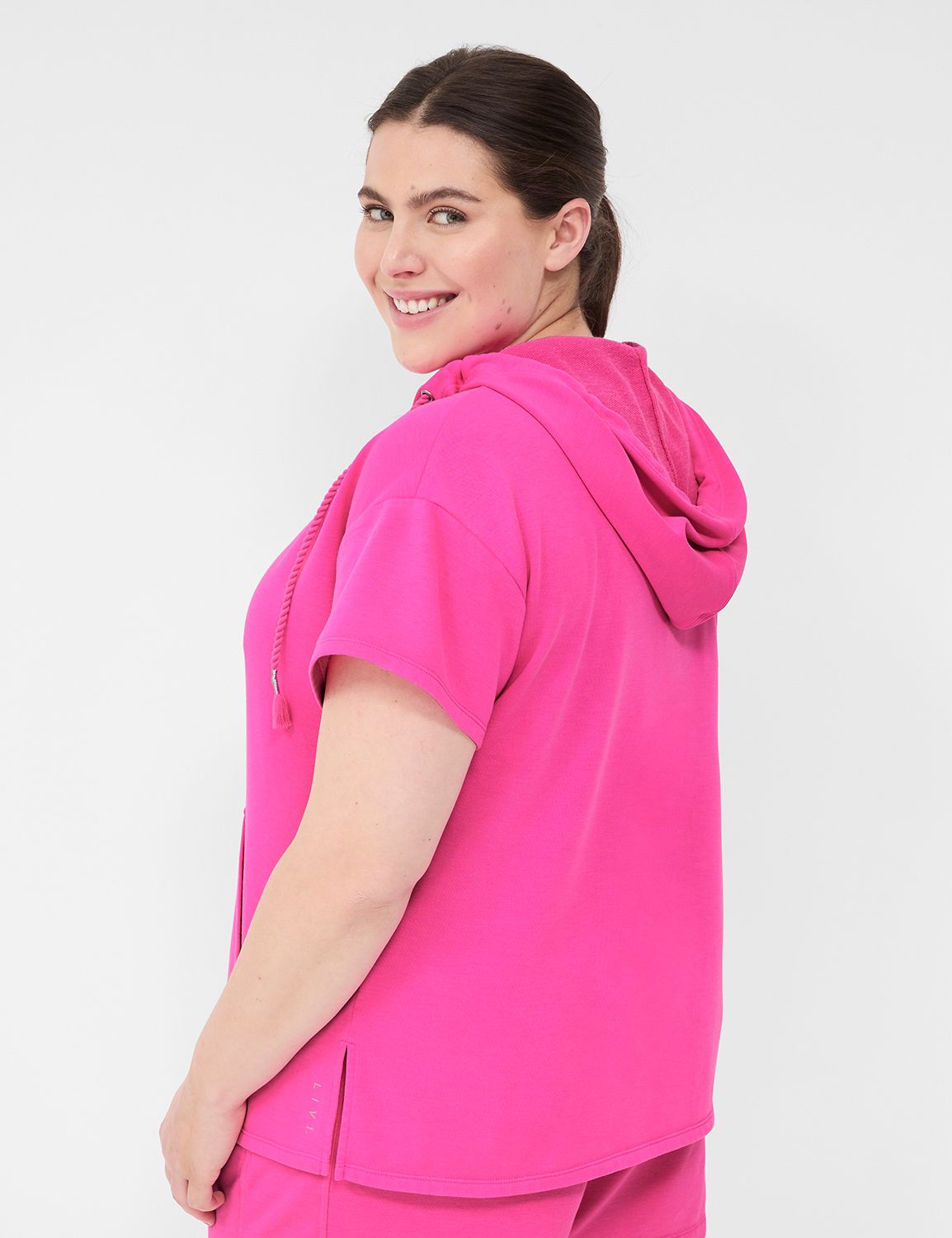 LIVI Short Sleeve Mid VNeck French Product Image 2