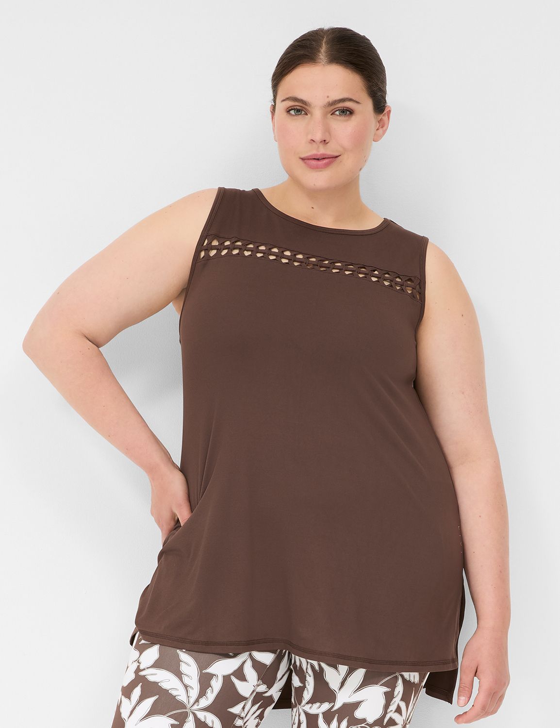 LIVI Sleeveless Crew Neckline Macra Product Image 1