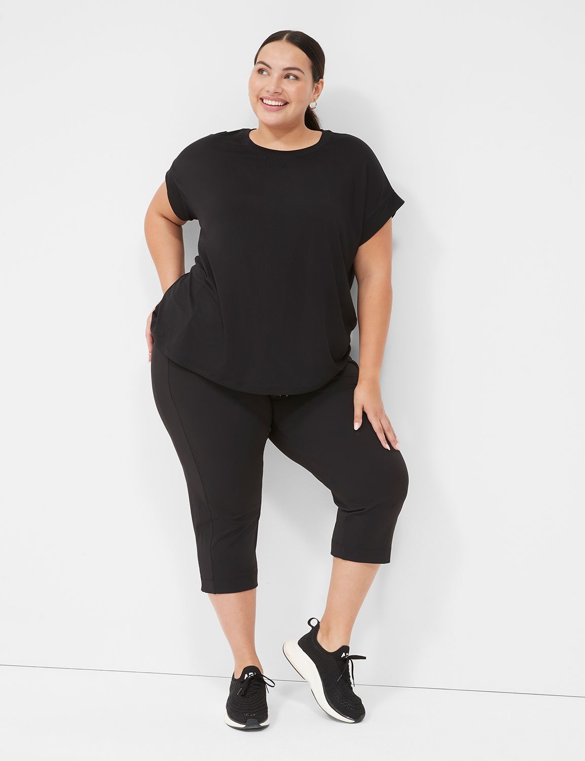 LIVI Short Sleeve Crew Neckline Rec Product Image 3