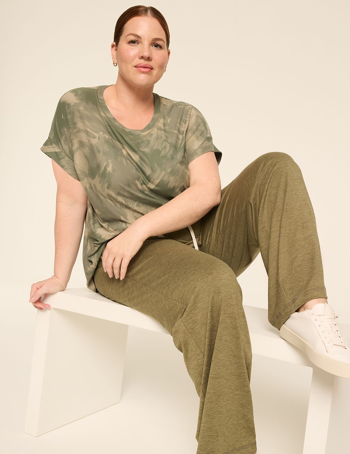 LIVI Short Sleeve Crew Neckline Rec Product Image 3