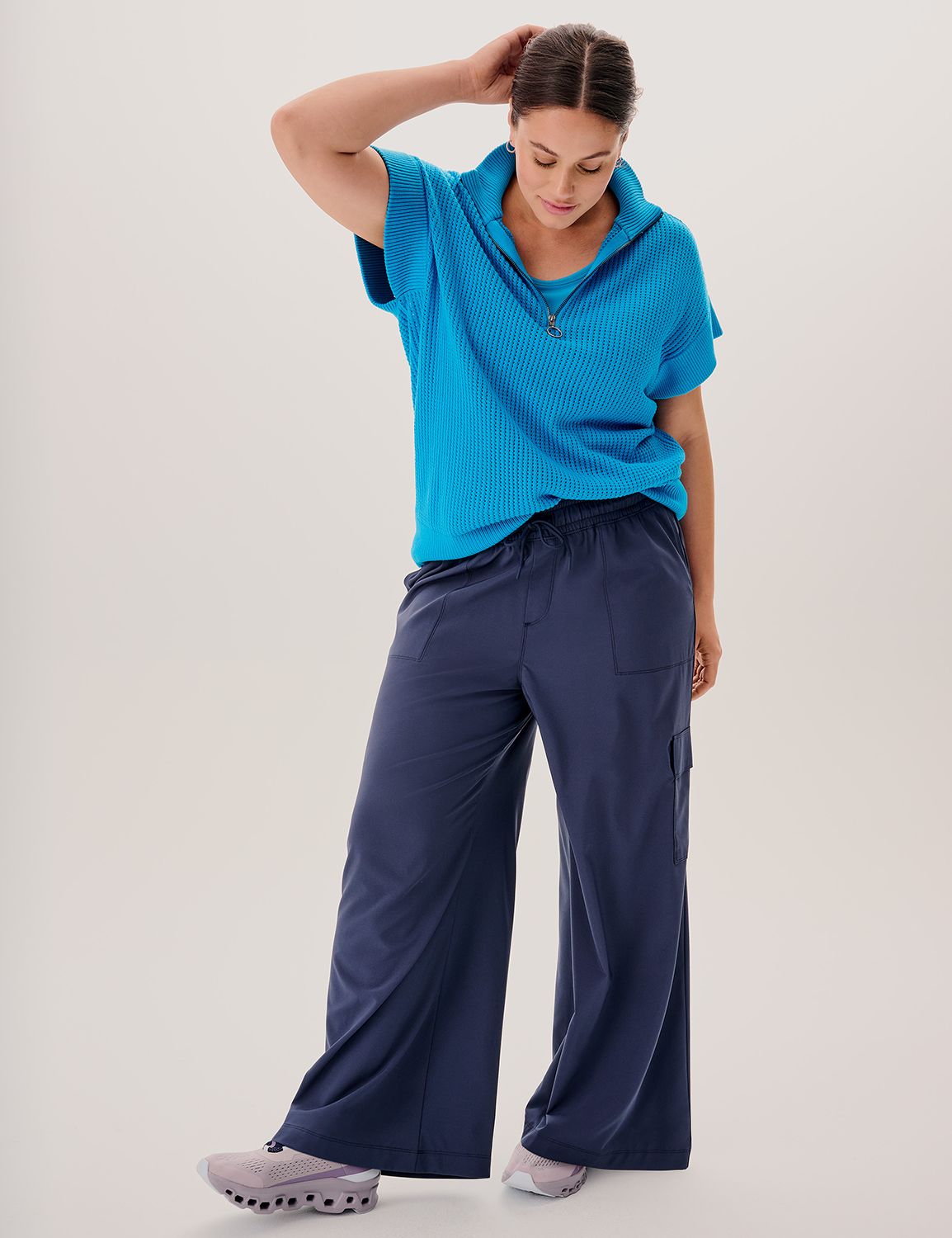 LIVI Sleeveless Scoop Neckline Wick Product Image 4