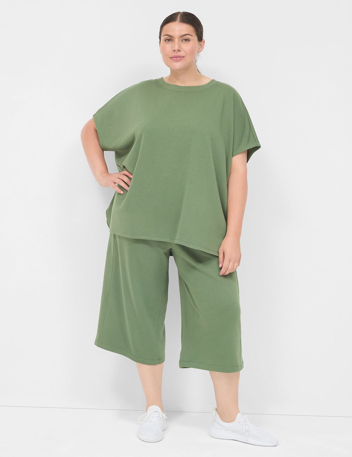 LIVI Mid Rise French Terry Capri Re Product Image 3