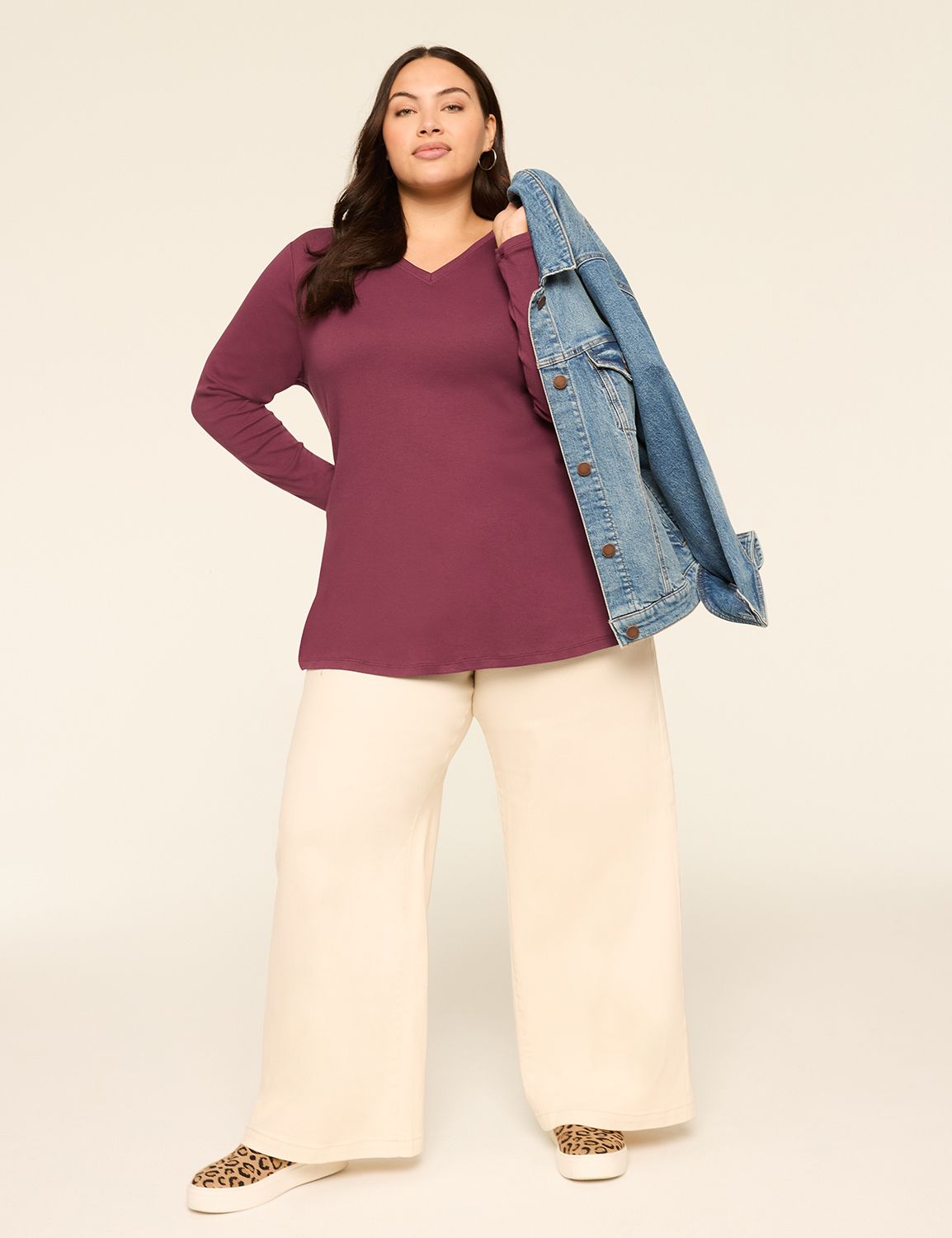 Classic Long Sleeve V-Neck Tunic Te Product Image 3