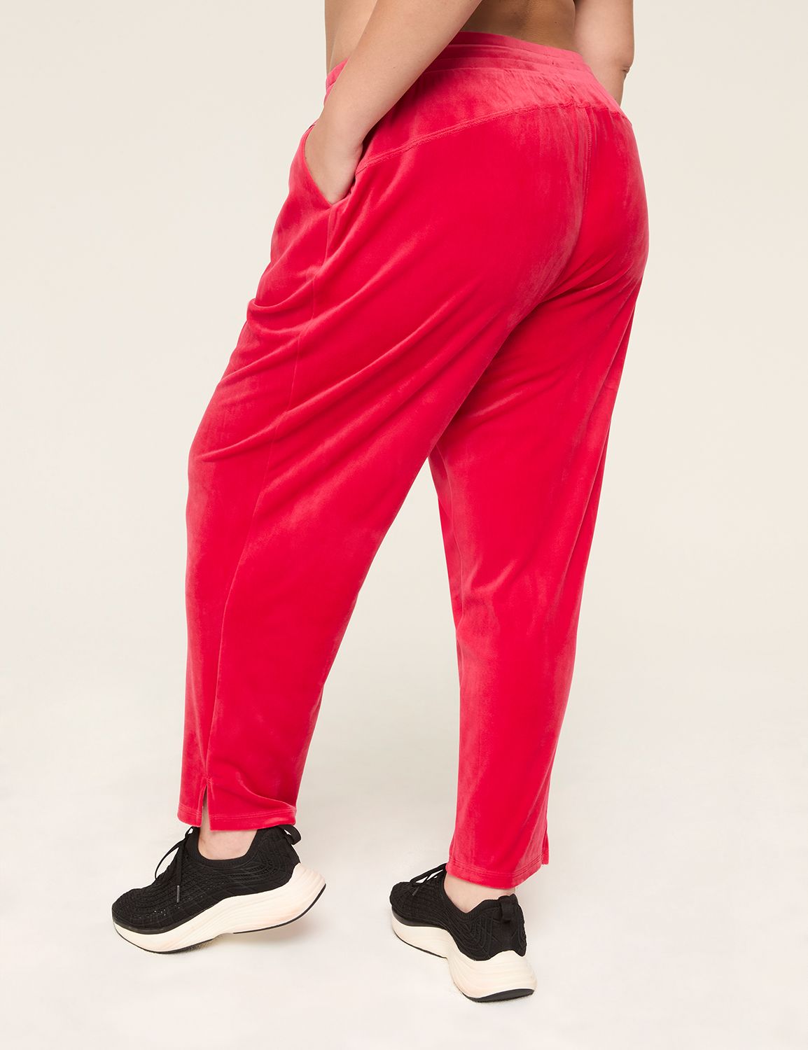 LIVI Velour Jogger