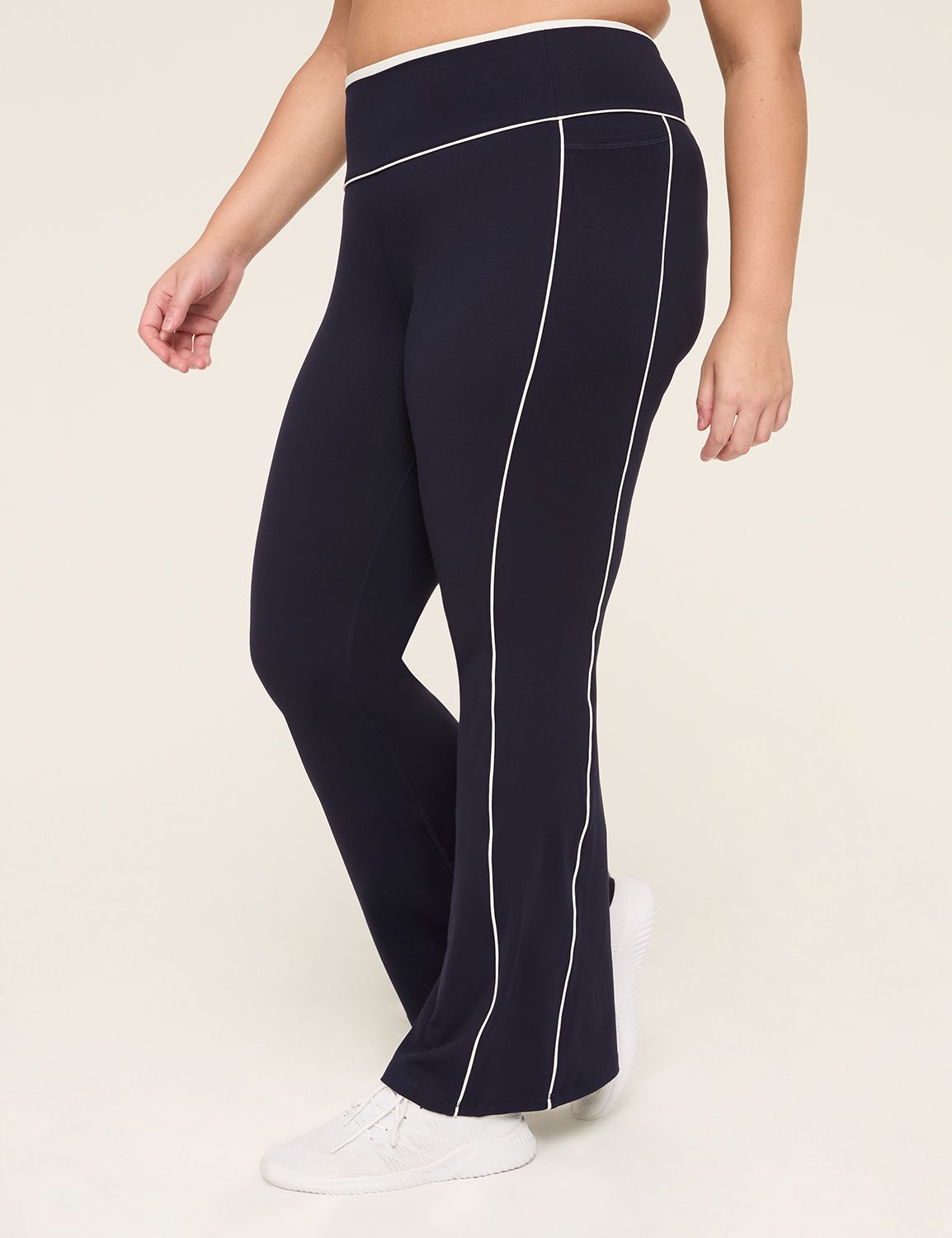 LIVI High-Rise LIVI Soft Flare Legging