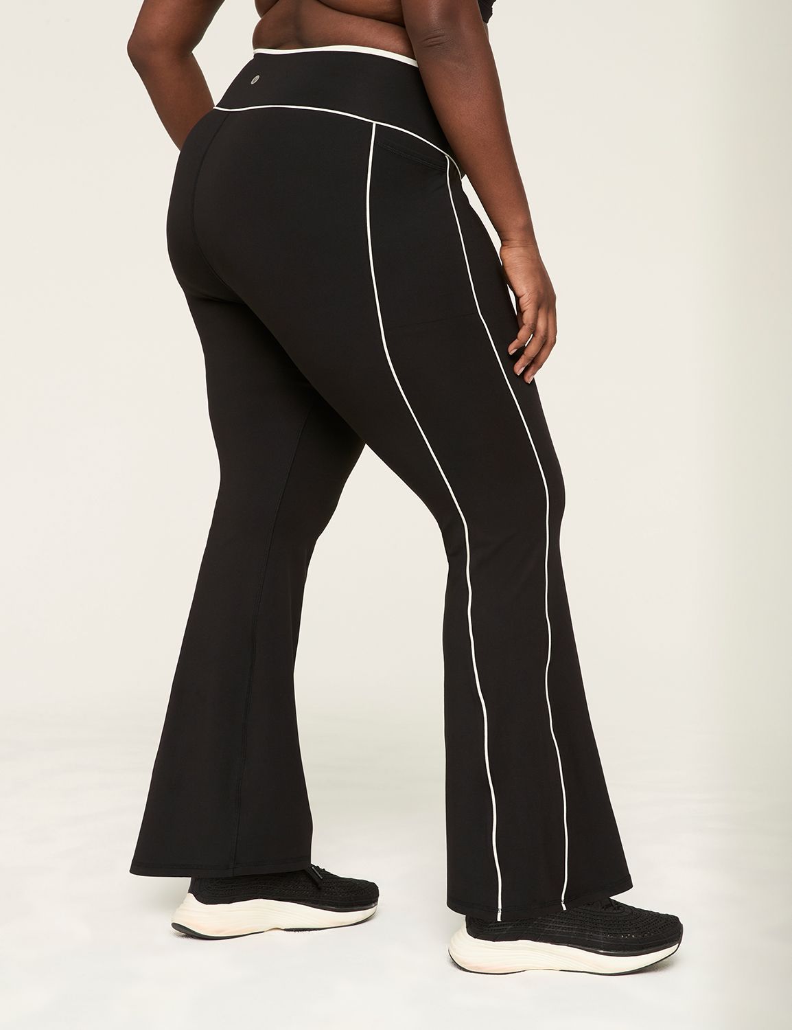 LIVI High-Rise LIVI Soft Flare Legging