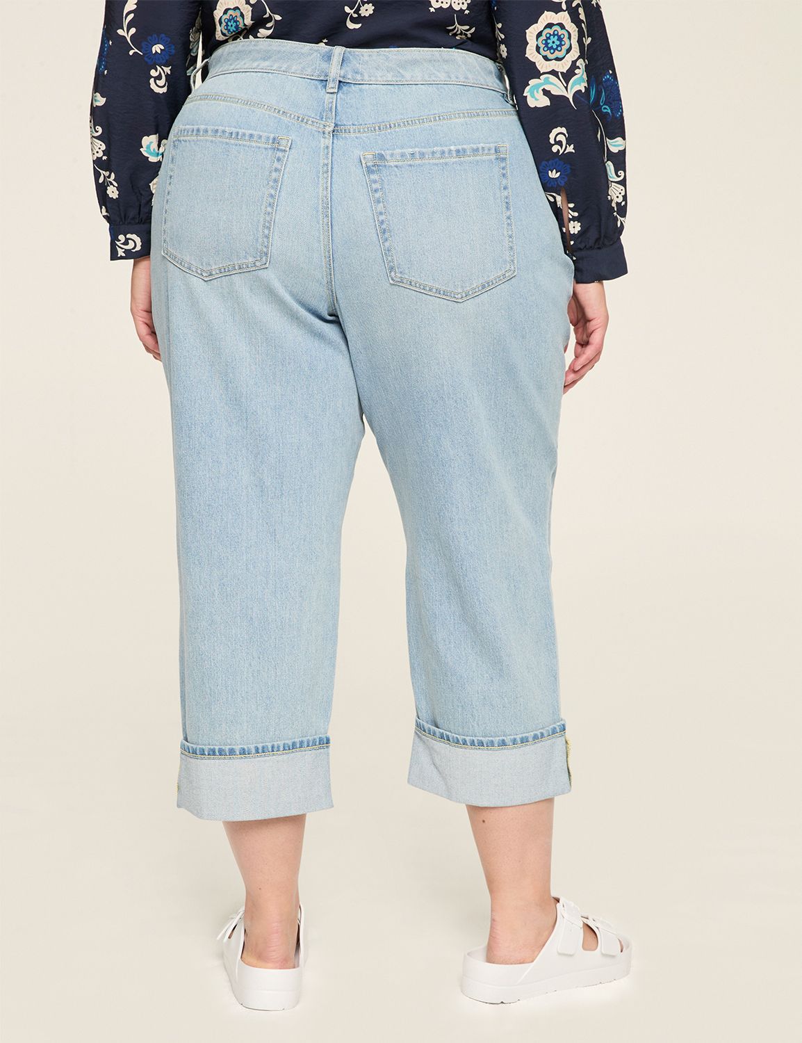 MID RISE BOYFRIEND CAPRI - MEDIUM W Product Image 2