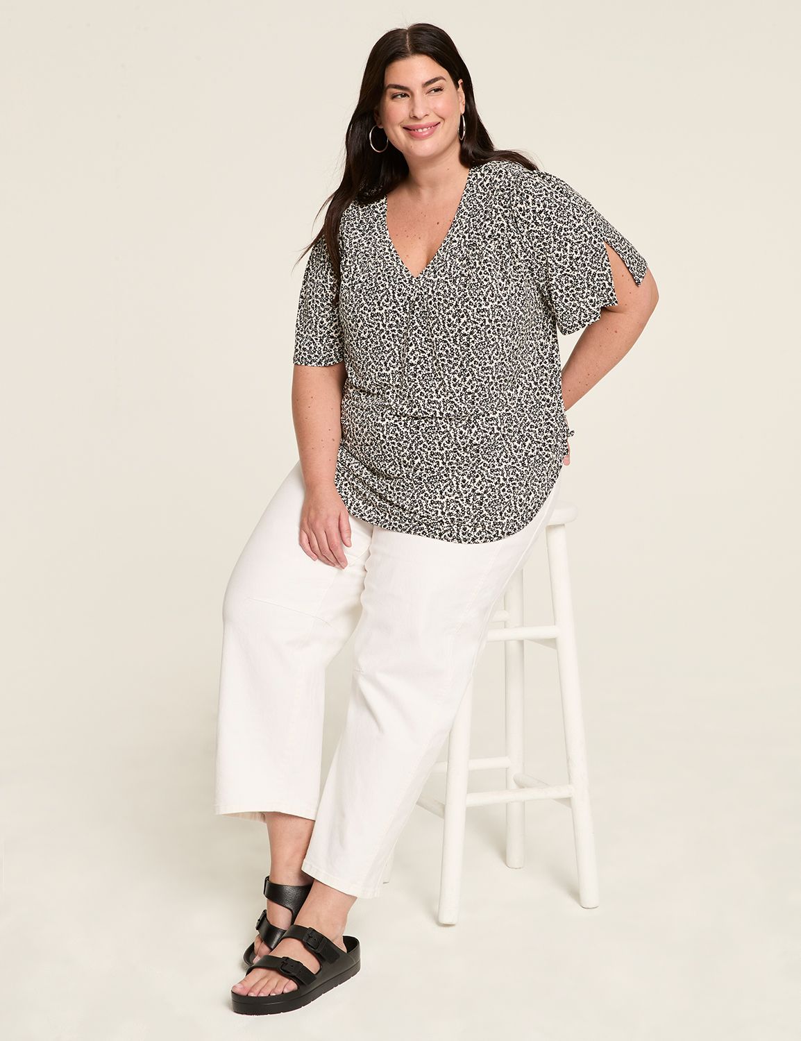 Slit Short Sleeve V Neck Curved Hem Product Image 3