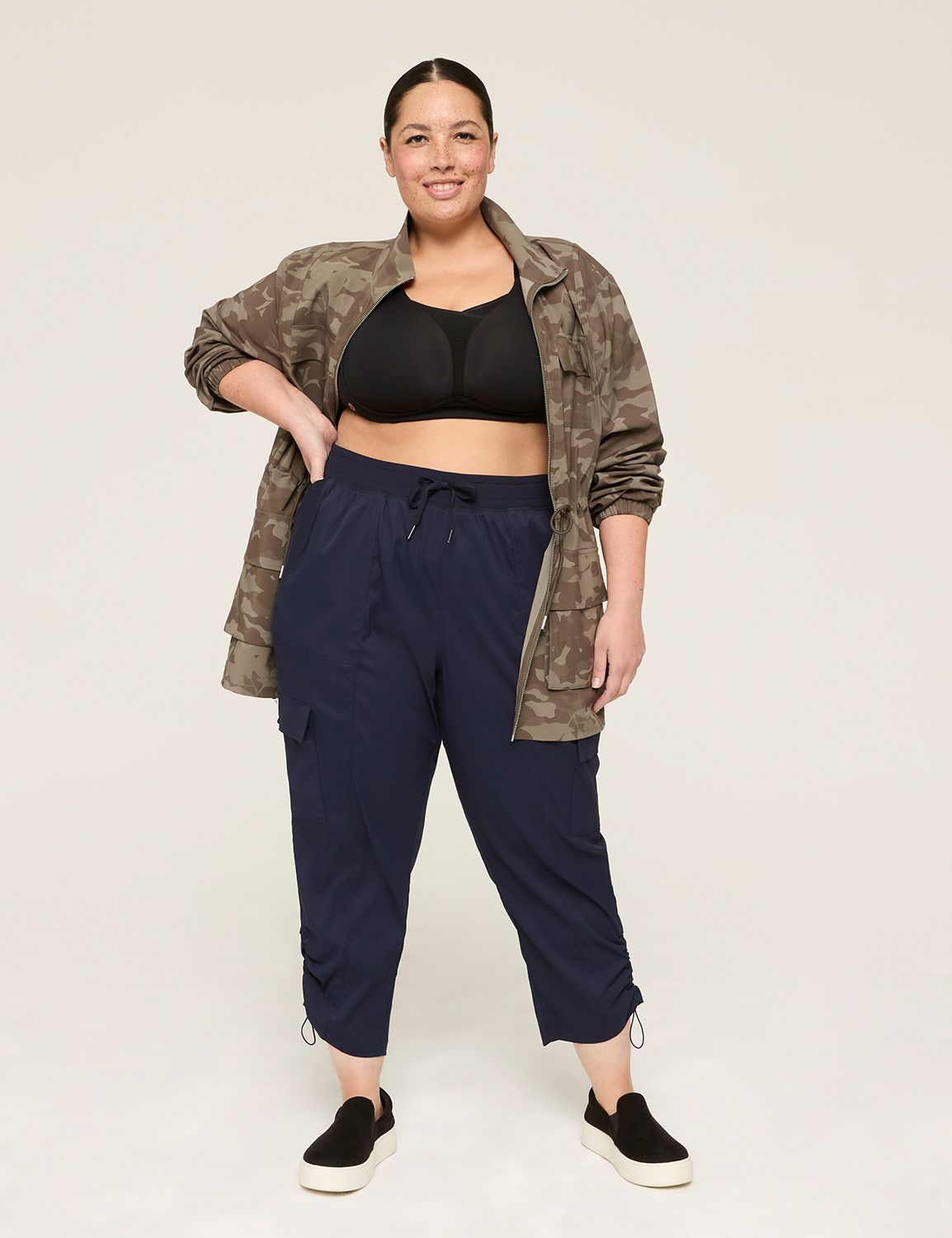 LIVI Mid Rise Woven Crop Ruched Det Product Image 3