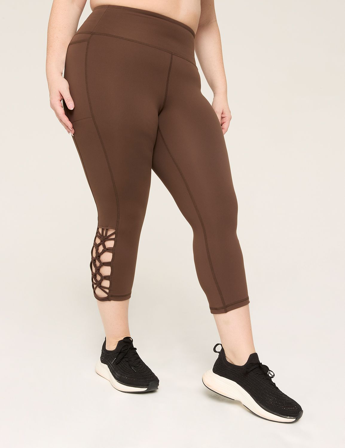 LIVI Soft Macrame-Detail 21" Capri Legging