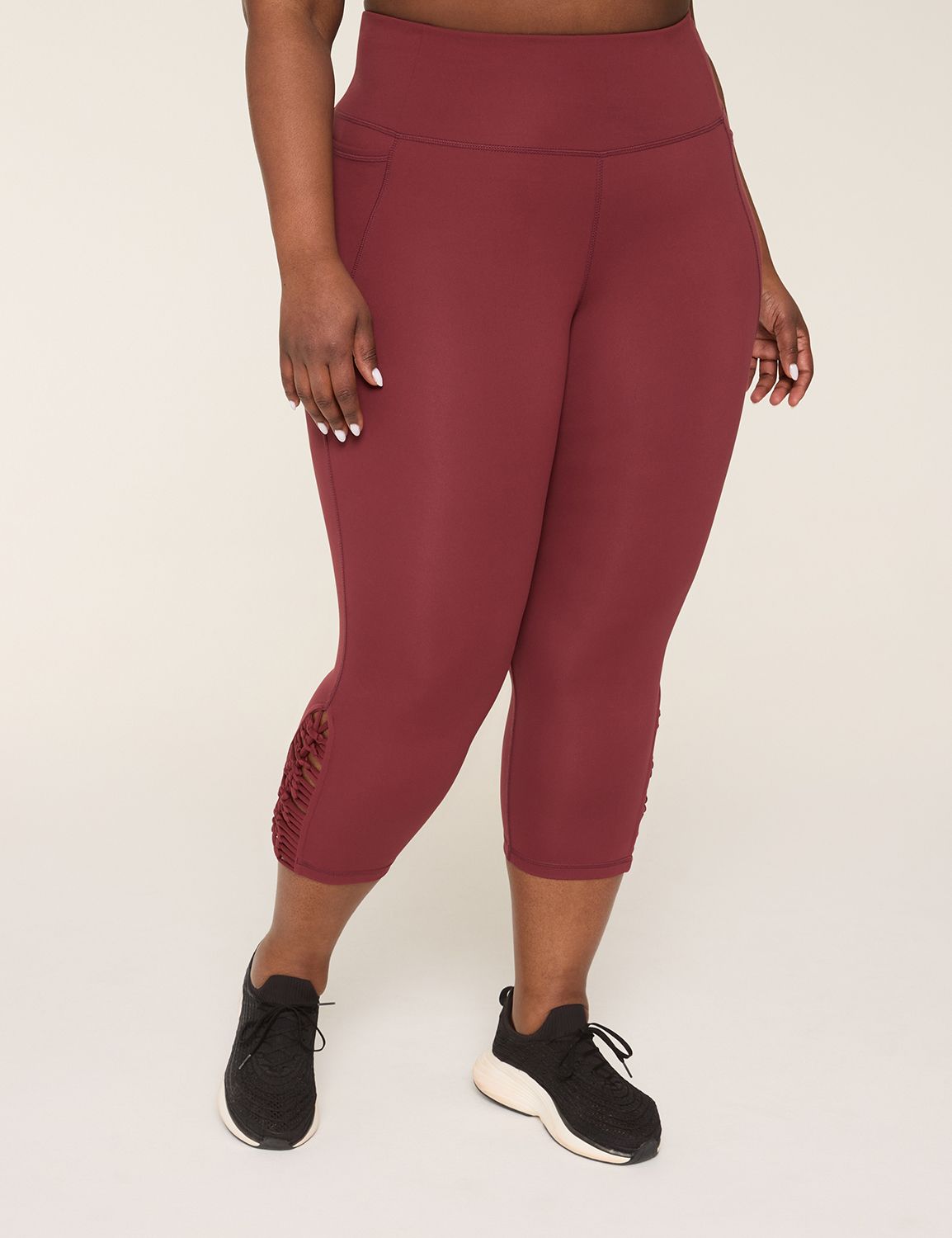 LIVI Soft Macrame-Detail 21" Capri Legging
