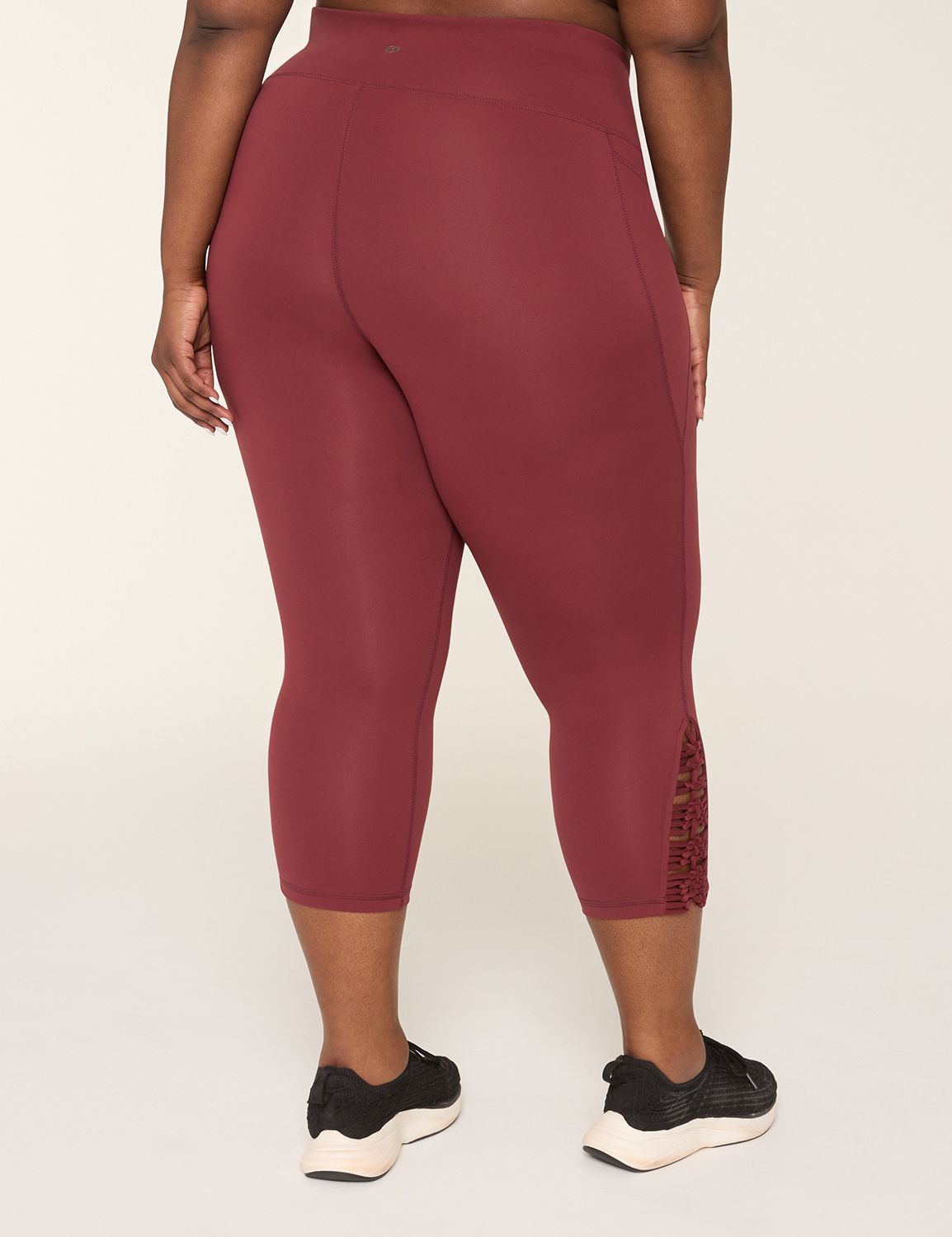LIVI Soft Macrame-Detail 21" Capri Legging