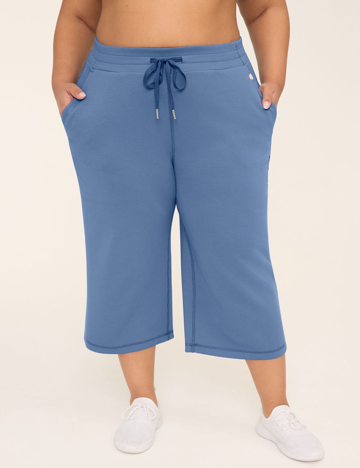 LIVI Ribbed Journey Relaxed Straight Capri