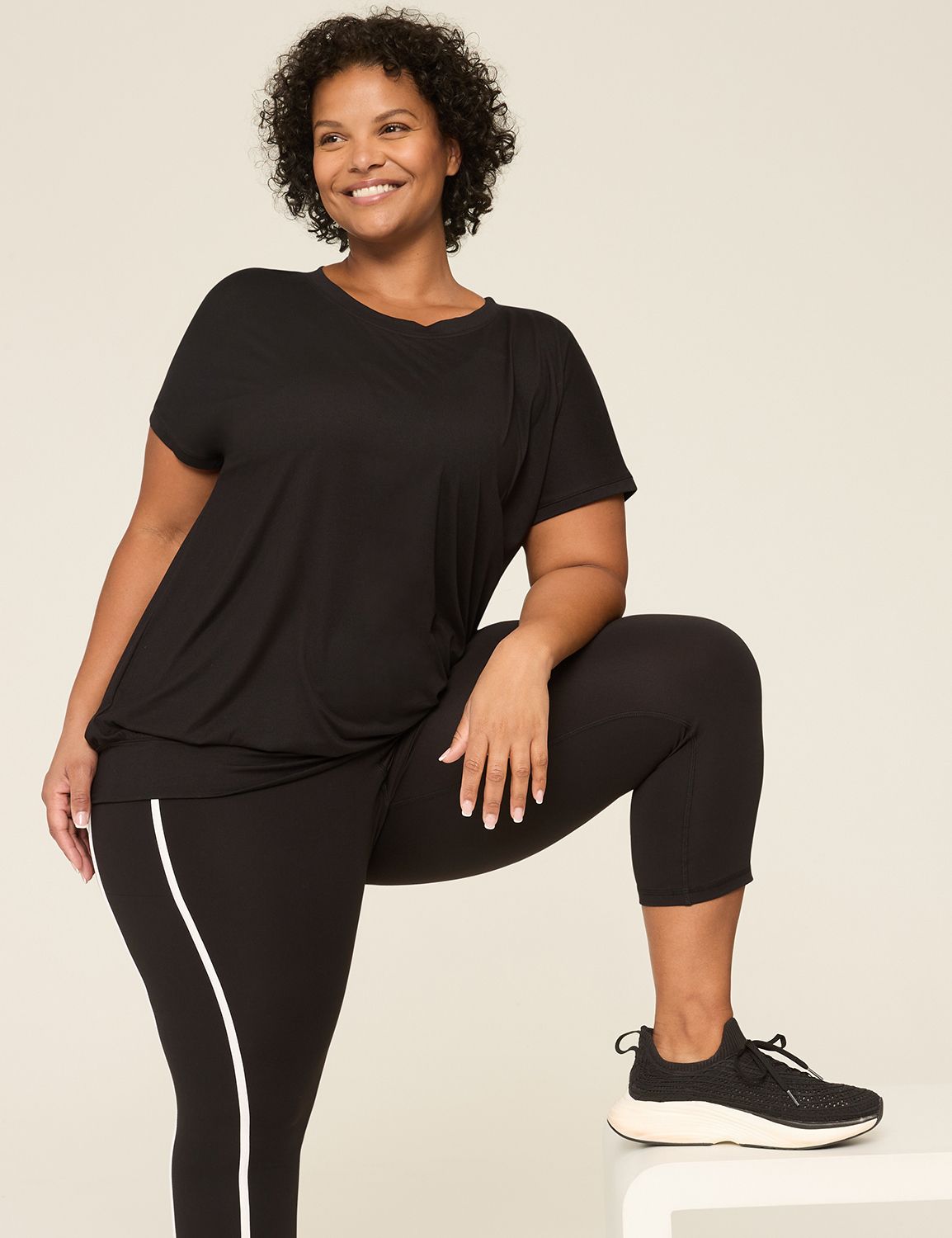 LIVI Short Sleeve Crew Neckline Rec Product Image 3