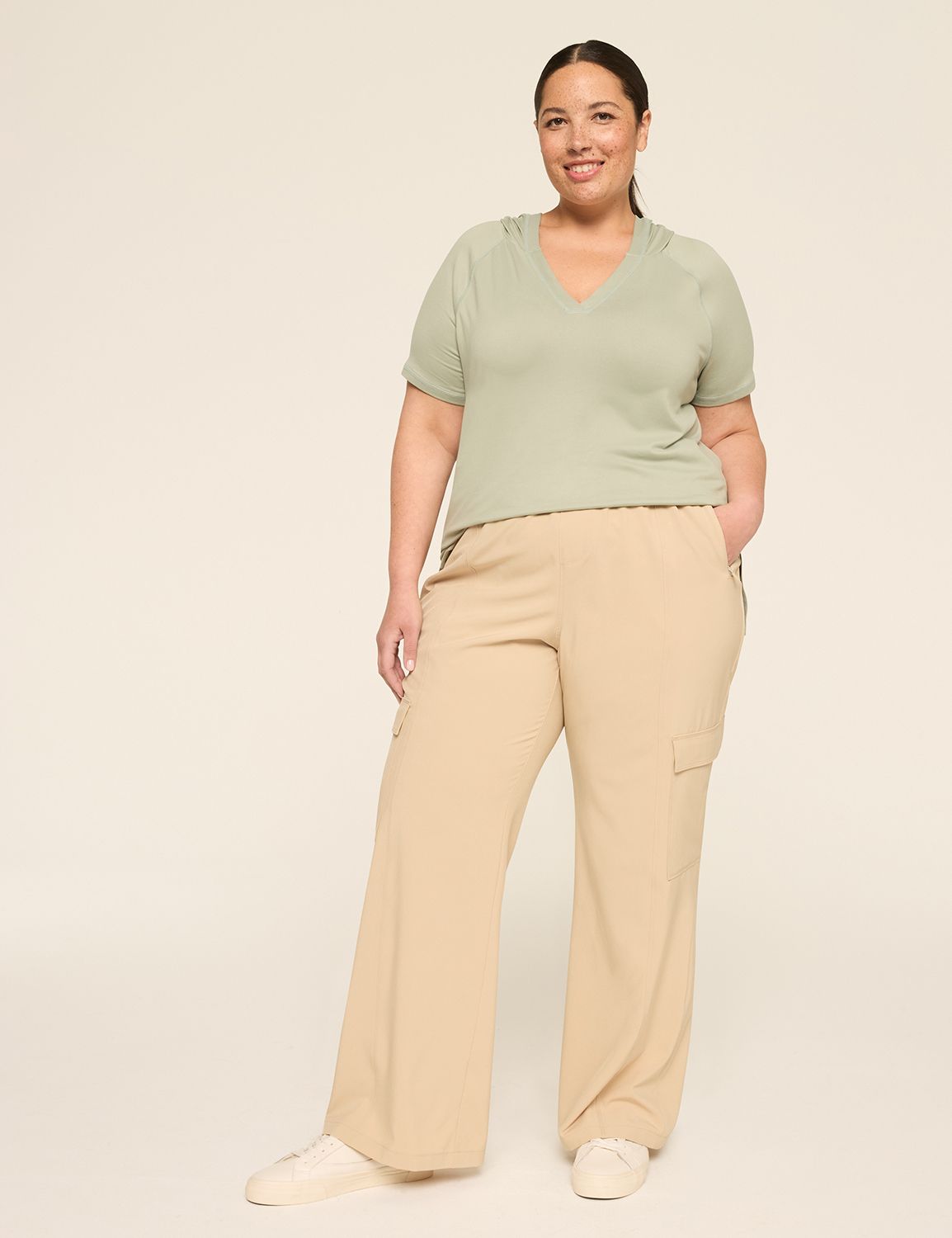LIVI Short Sleeve Mid VNeck Recycle Product Image 3