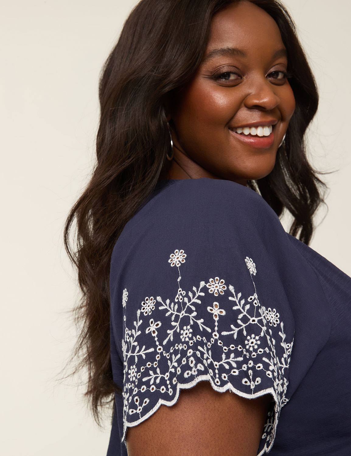 Short Sleeve Placed Eyelet V Neck T Product Image 4