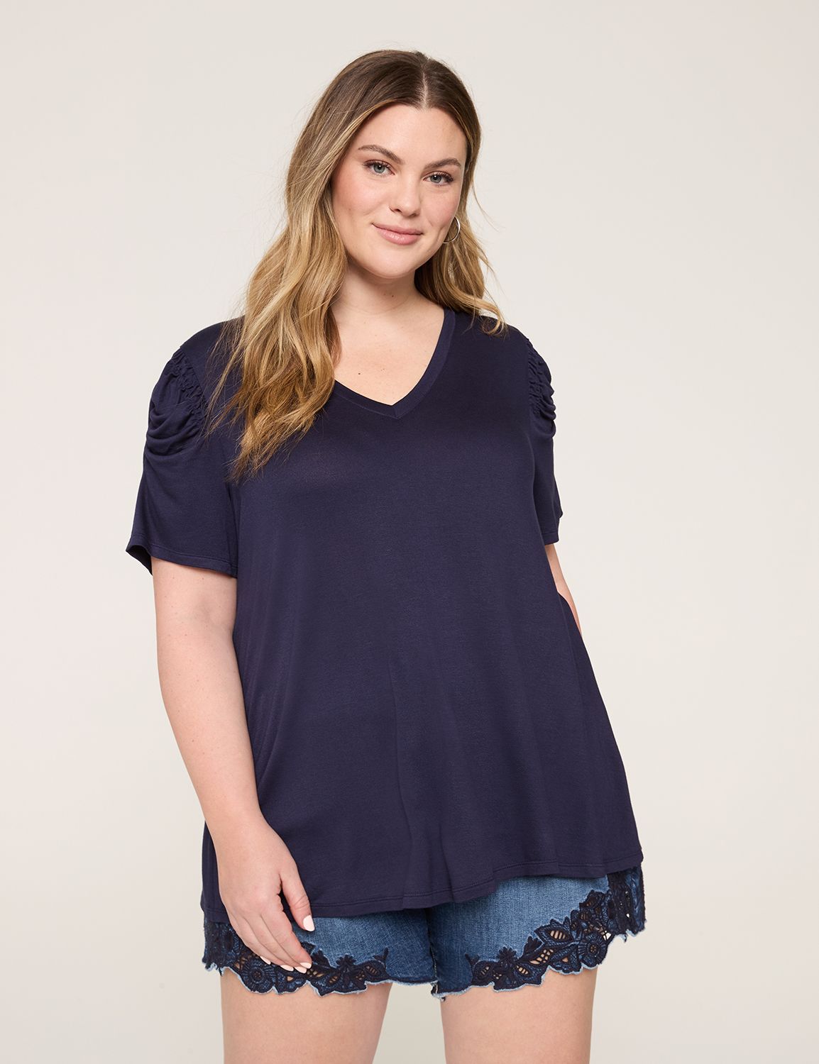 ★GENERAL IDEA★ WOMAN shirring V-neck collar short-sleeved Short-Sleeve Shirred V-Neck Tunic - Perfect