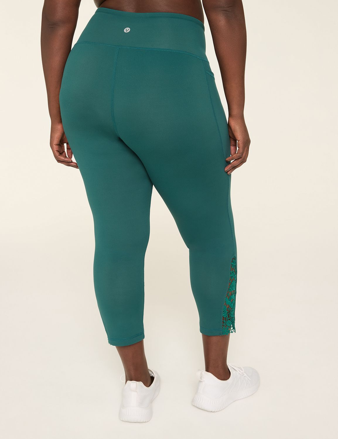 LIVI Soft Macrame-Detail 21" Capri Legging