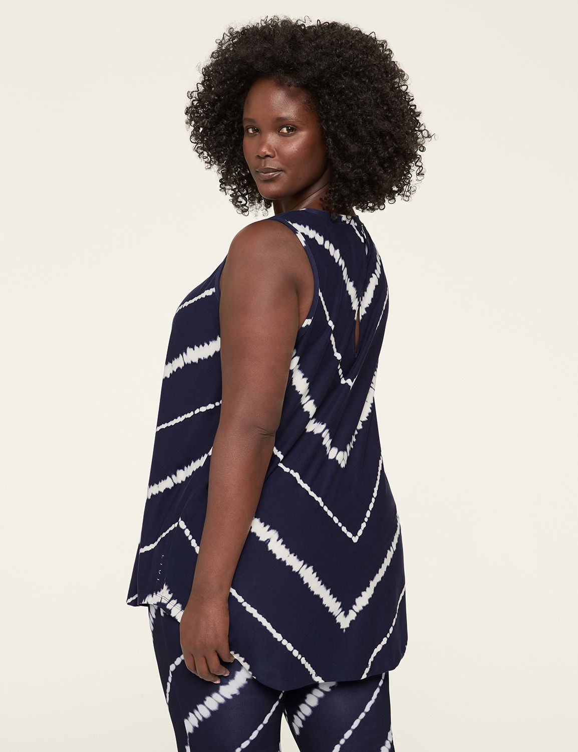 LIVI Sleeveless Crew Neckline Recyc Product Image 2