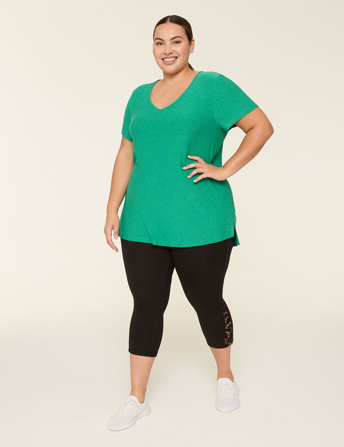 LIVI Short Sleeve Mid Vneck Recycle Product Image 3