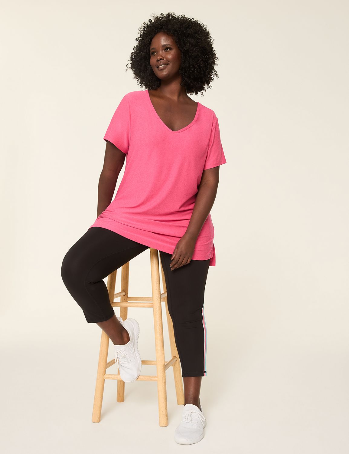 LIVI Short Sleeve Mid Vneck Recycle Product Image 3