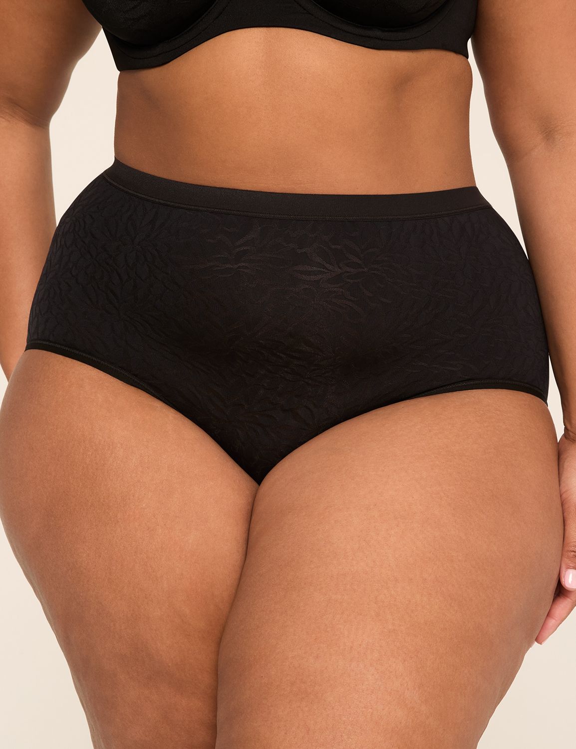 No-Show Full Brief Panty With Textured Lace