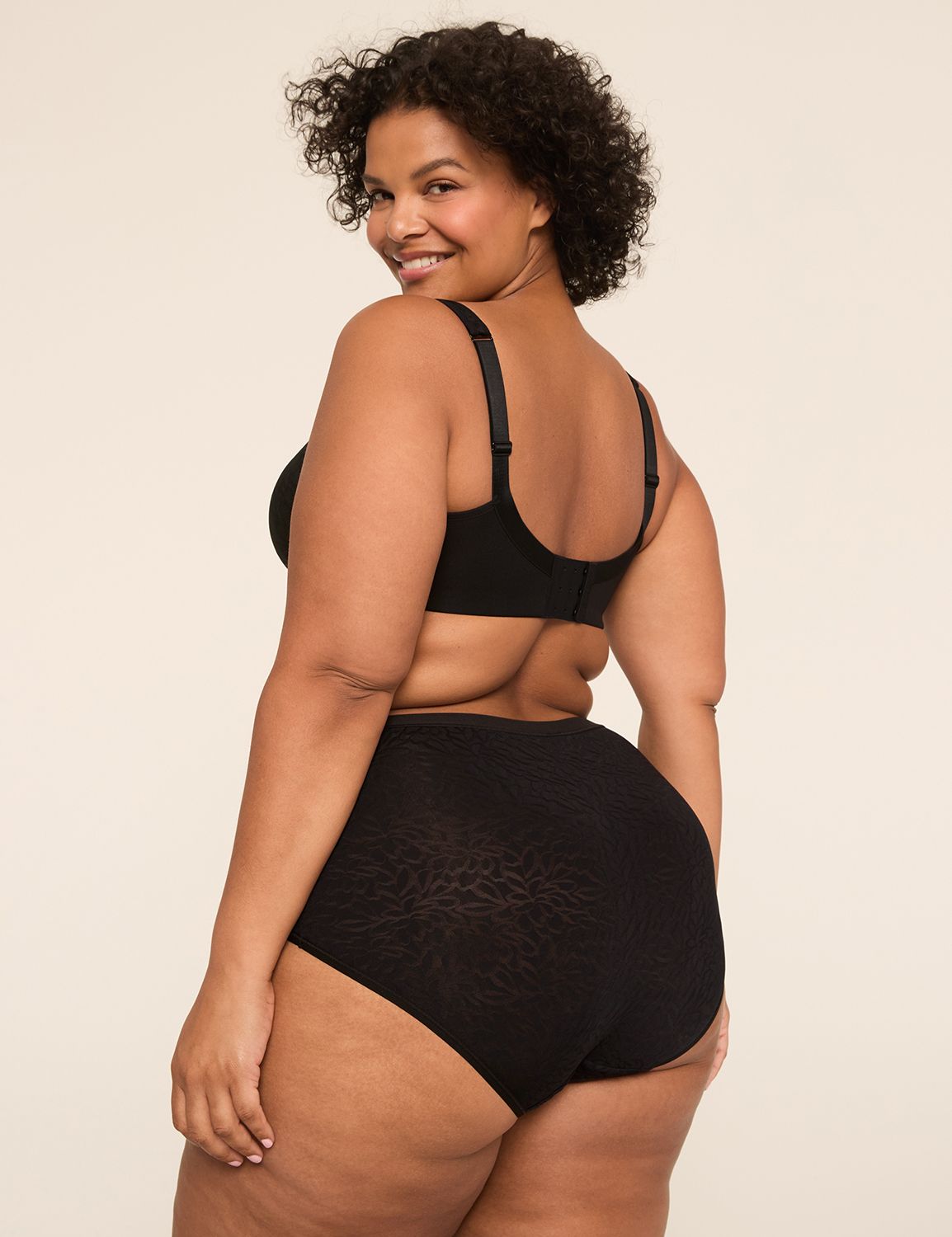 No-Show Full Brief Panty With Textured Lace