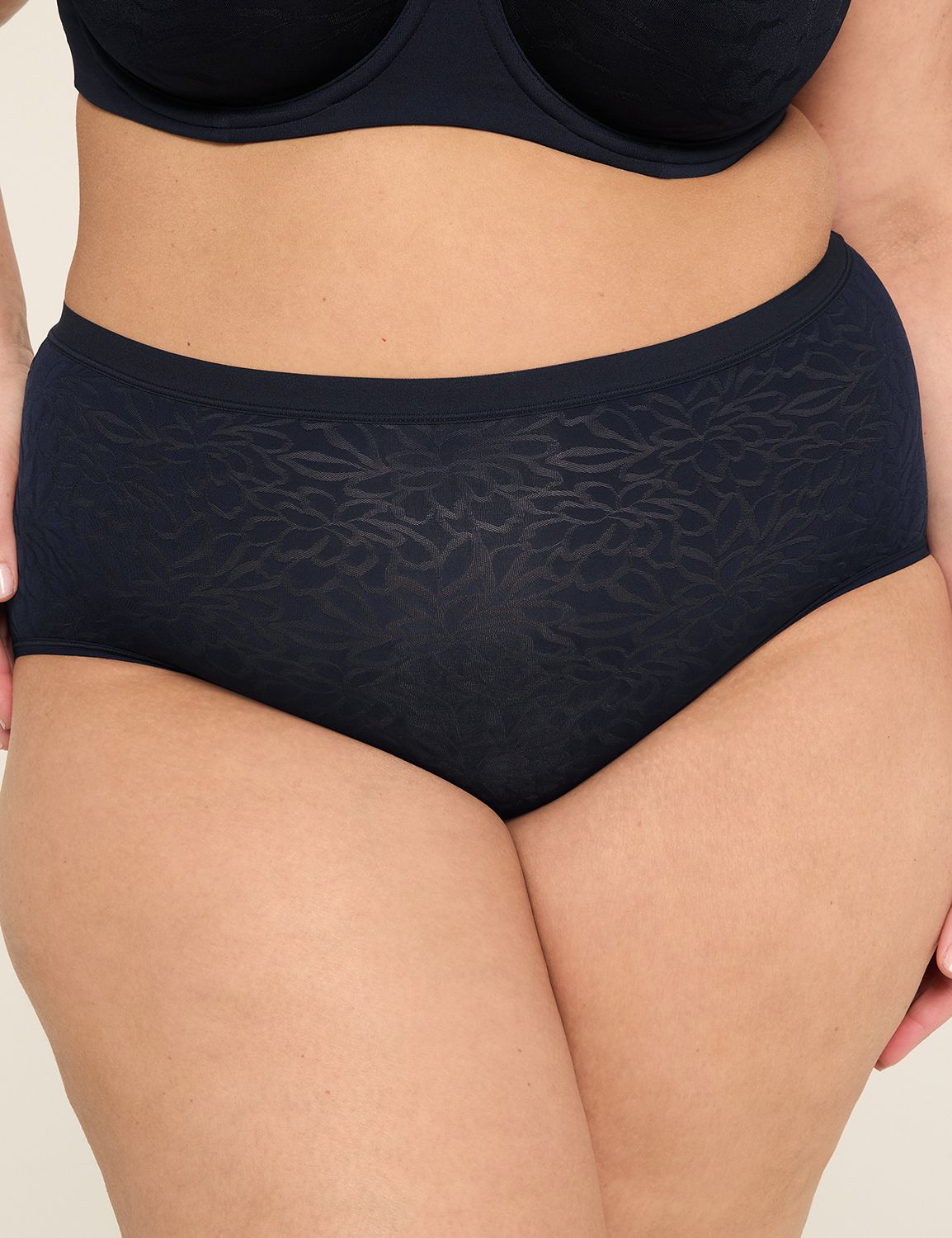No-Show Full Brief Panty With Textured Lace