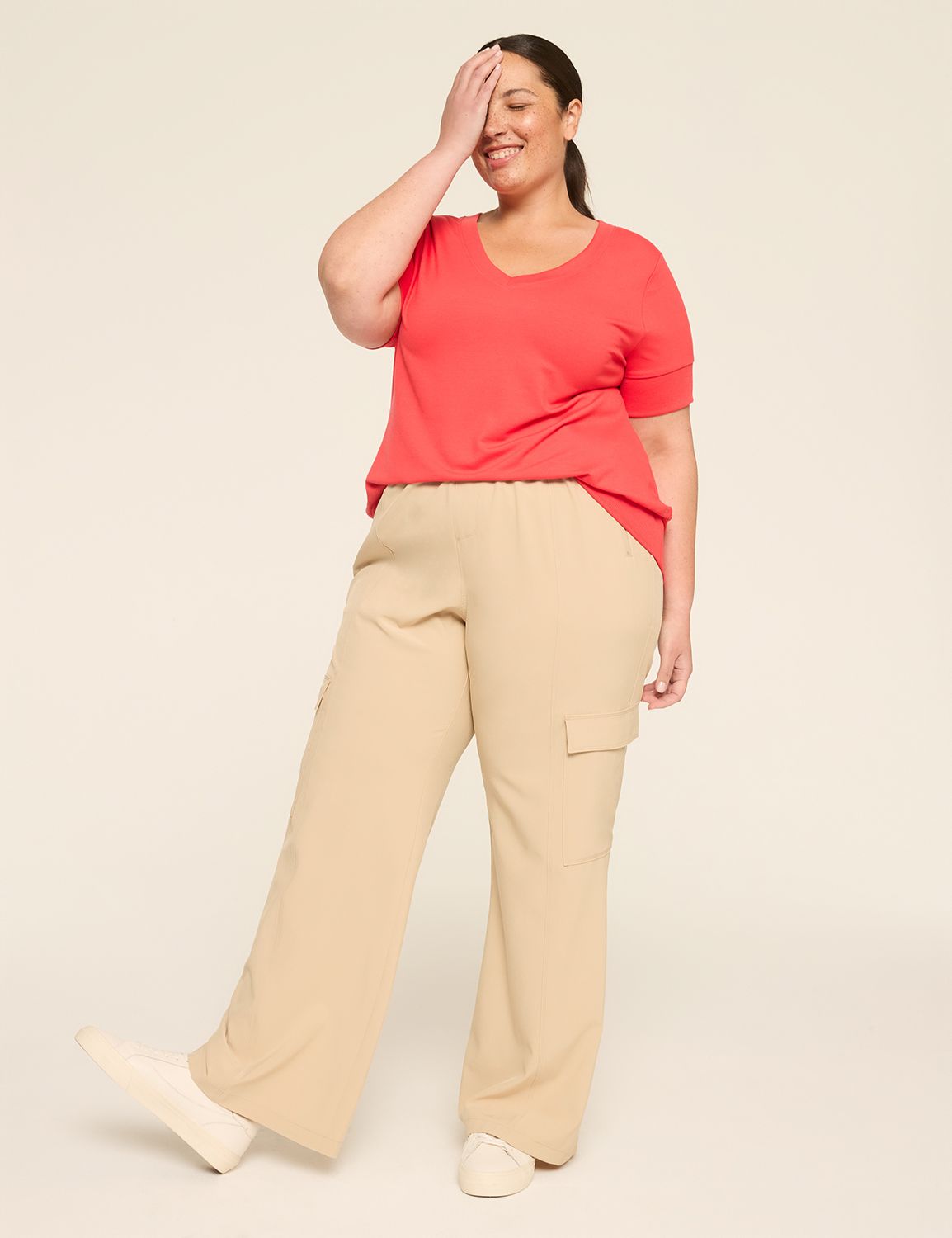 LIVI Short Sleeve V-Neckline French Product Image 3