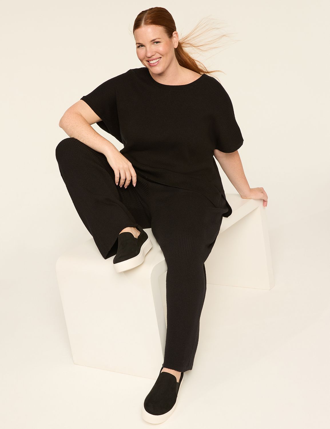 LIVI Short Sleeve Crew Neckline Swe Product Image 3