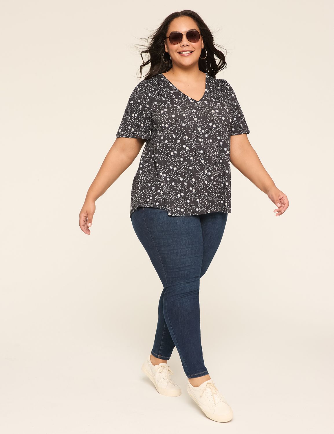 WV Elbow Sleeve V-Neck Top w/ Shoul Product Image 3