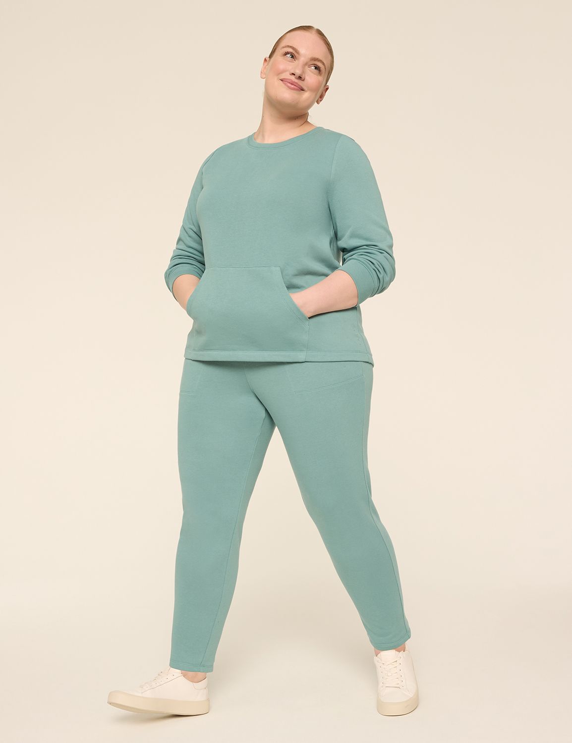LIVI Mid Rise French Terry Tapered Product Image 3