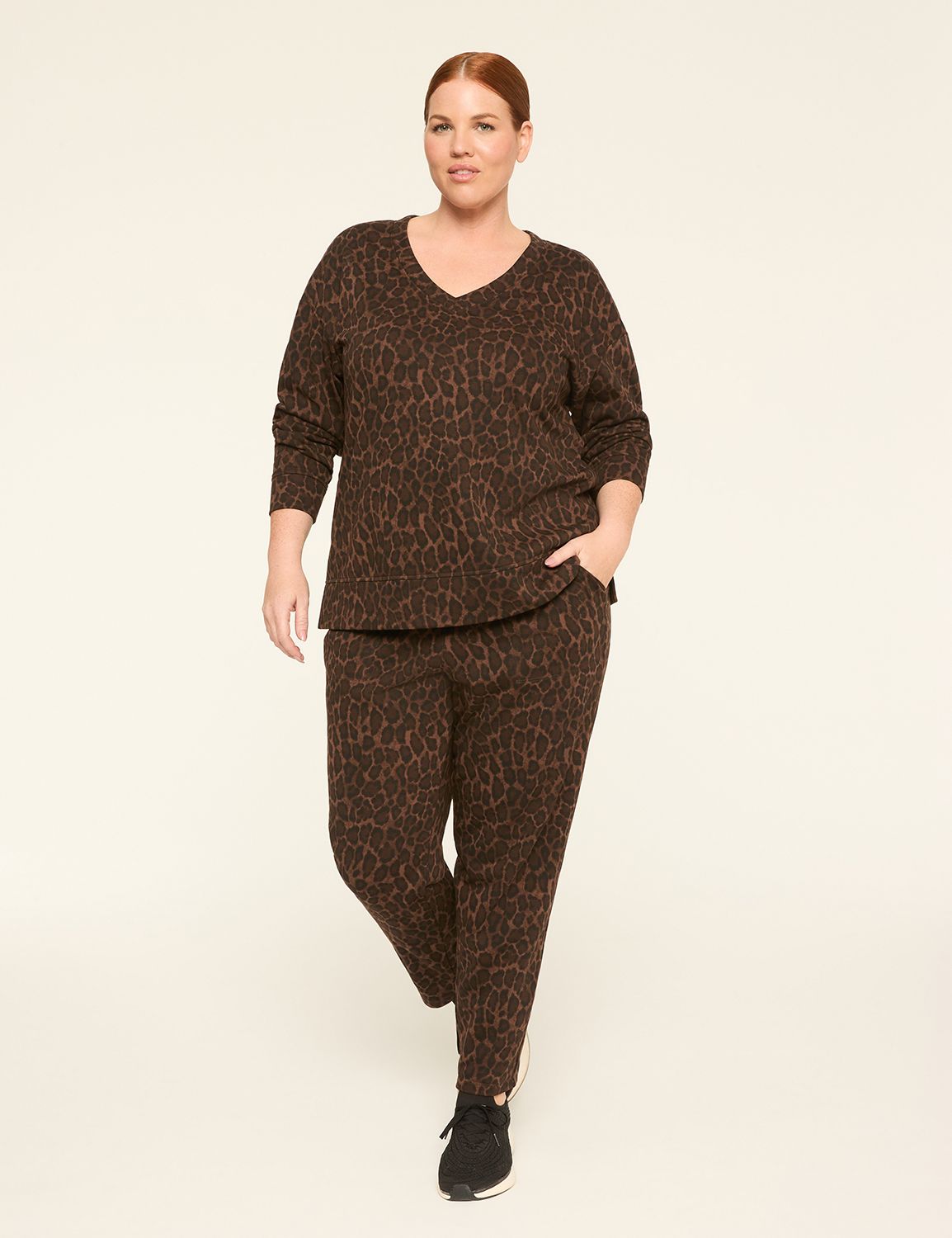 LIVI Mid Rise French Terry Tapered Product Image 3