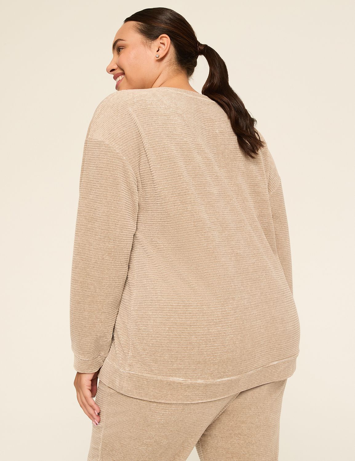 LIVI Long Sleeve Mid Vneck Velvet S Product Image 2