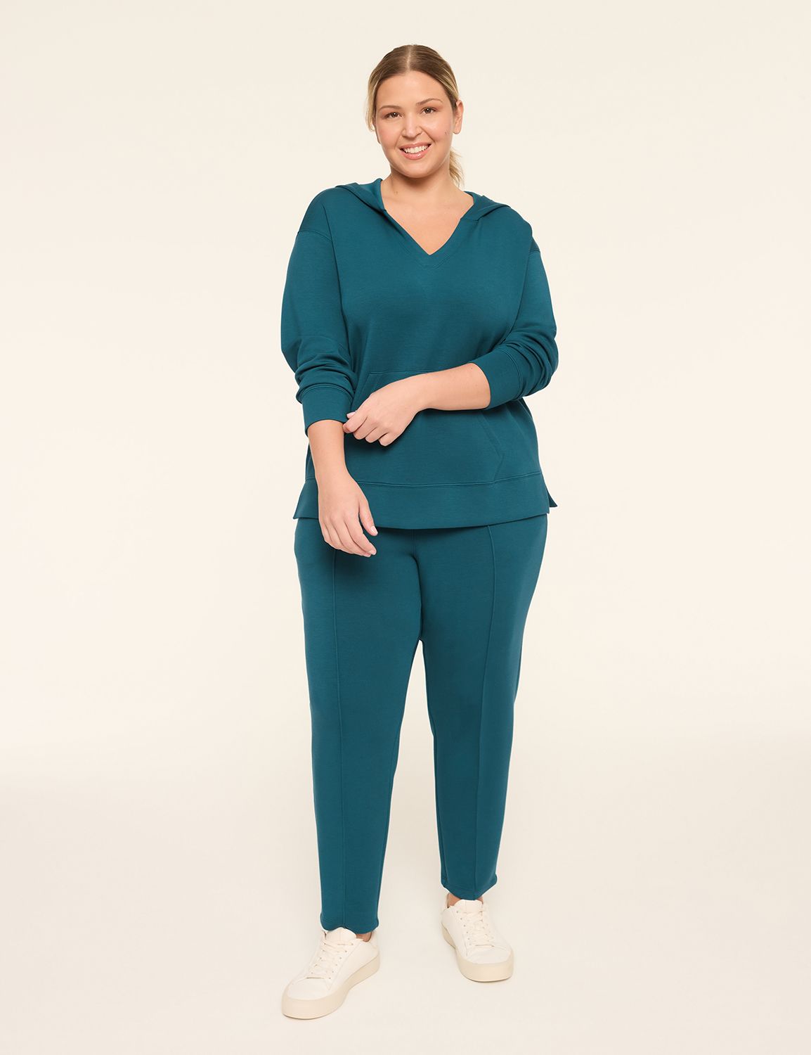 LIVI Long Sleeve Mid V-Neckline Jou Product Image 3