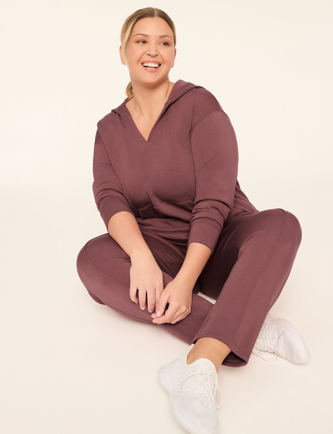 LIVI Long Sleeve Mid V-Neckline Jou Product Image 3