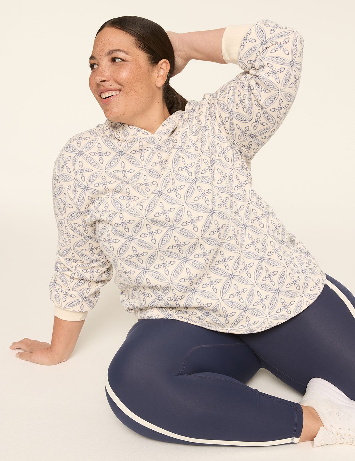 LIVI Long Sleeve Crew Neckline Flee Product Image 3