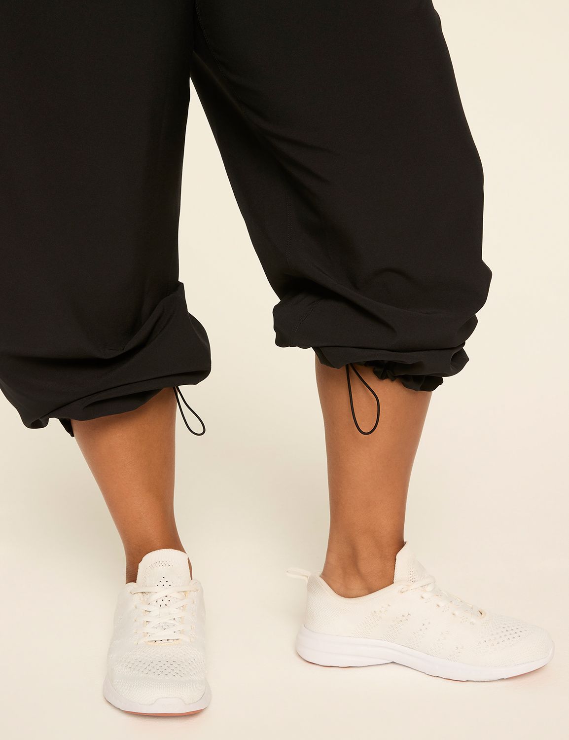 LIVI Mid Rise Stretch Woven Full Le Product Image 4
