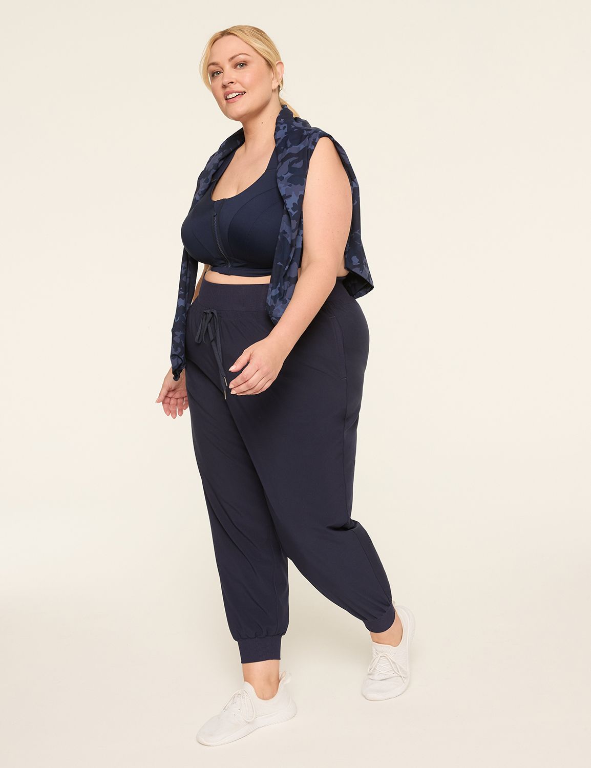 LIVI Mid Rise Stretch Woven Ankle L Product Image 3