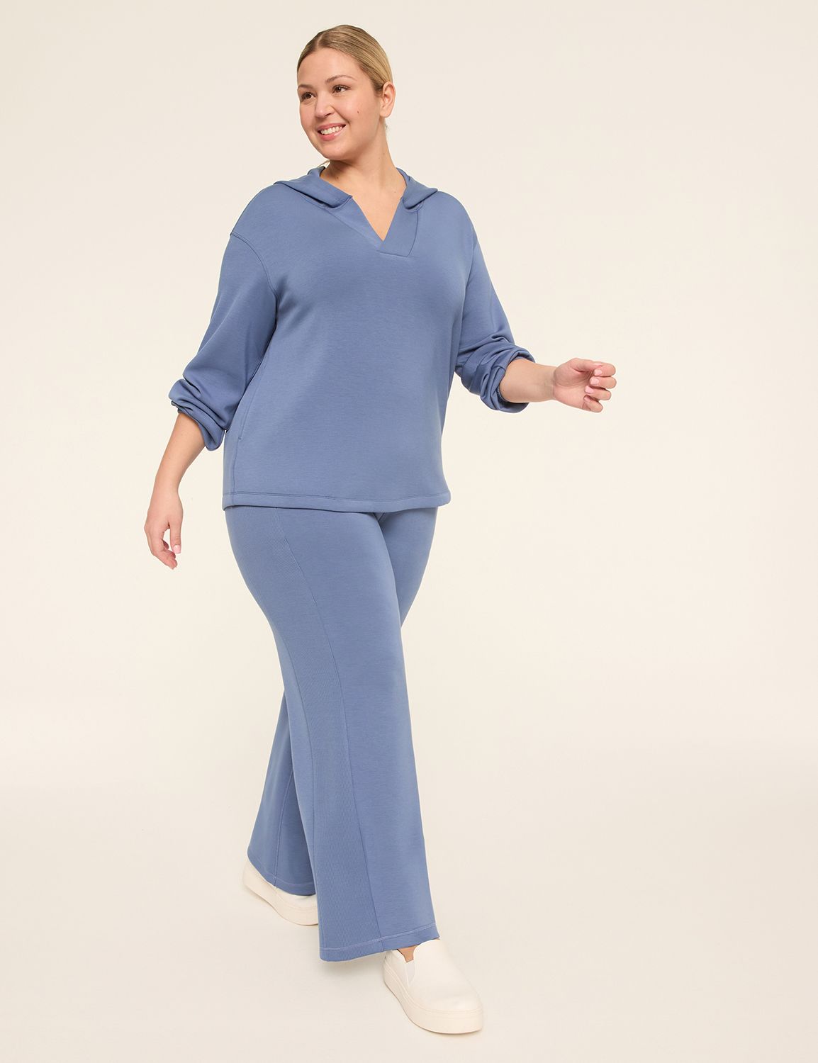 LIVI Long Sleeve Vneck Journey Hood Product Image 3
