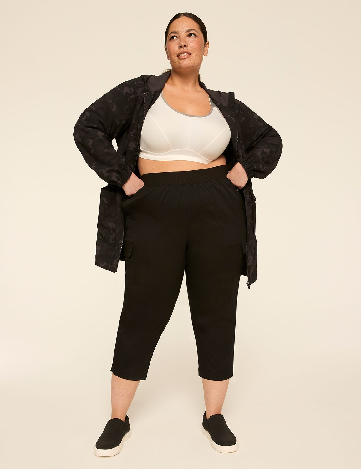 LIVI Mid Rise Woven Crop Ruched Det Product Image 3