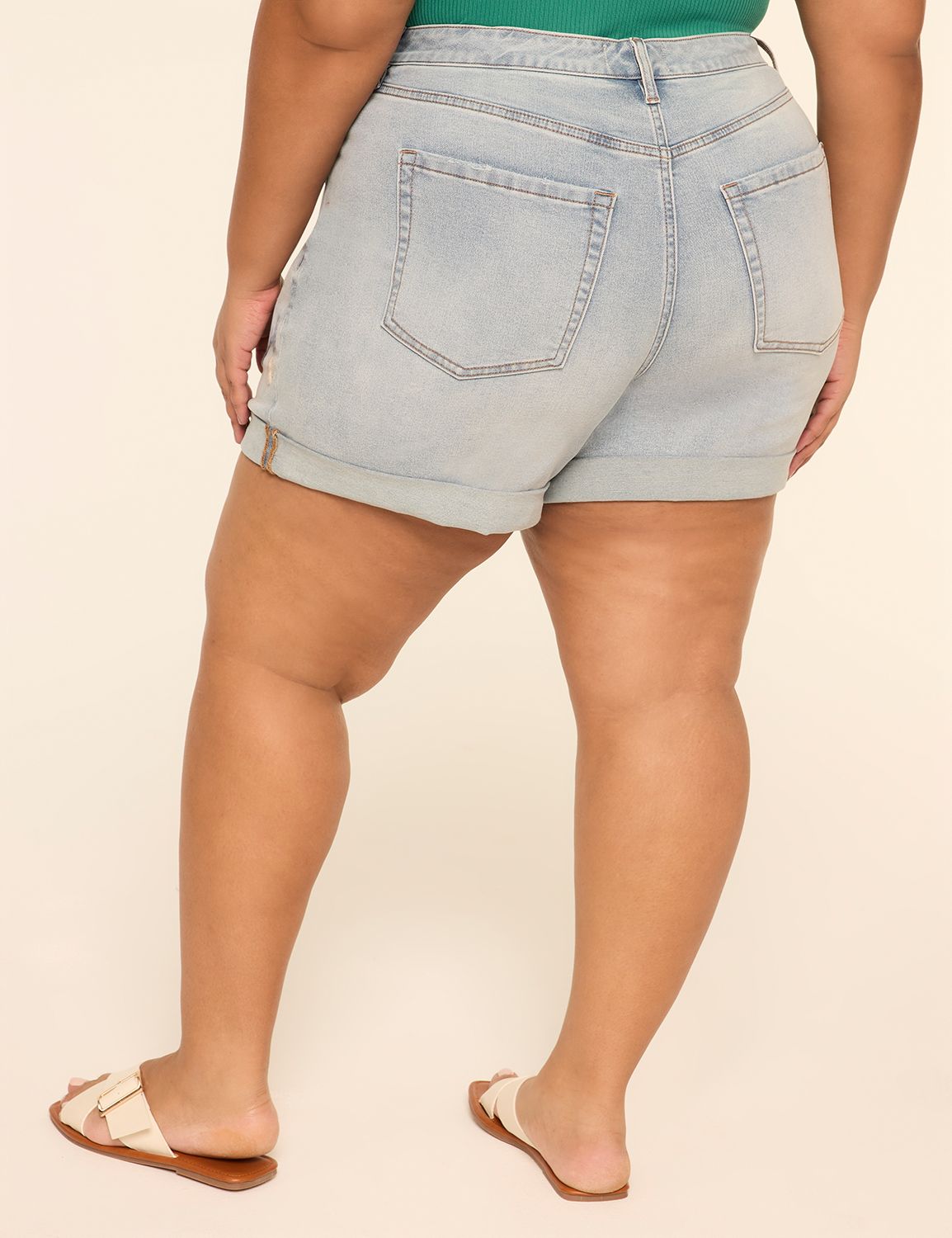 Embroidered Relaxed 5.5" Short