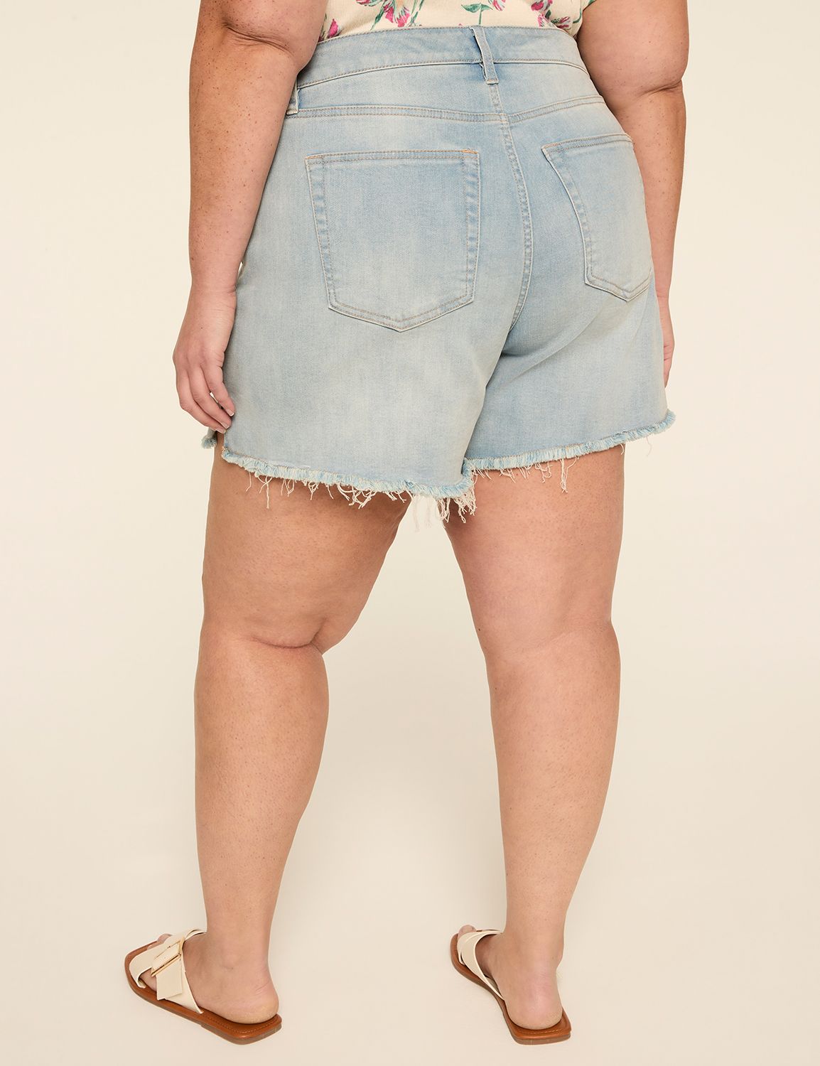 Relaxed 5.5" Short